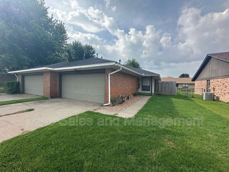 Oklahoma City House: 8310 NW 8th Street