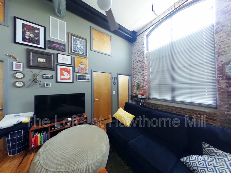 Charlotte Condo: 1101 Hawthorne Lane