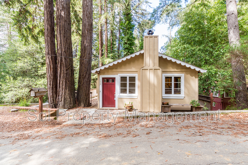 Felton House: 153 Pine Avenue