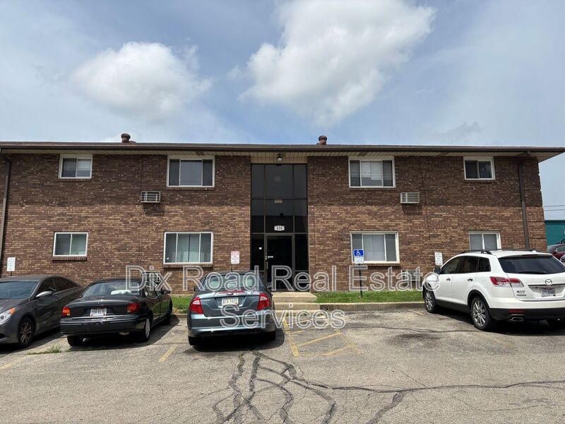 Xenia House: 430 Bellbrook Ave