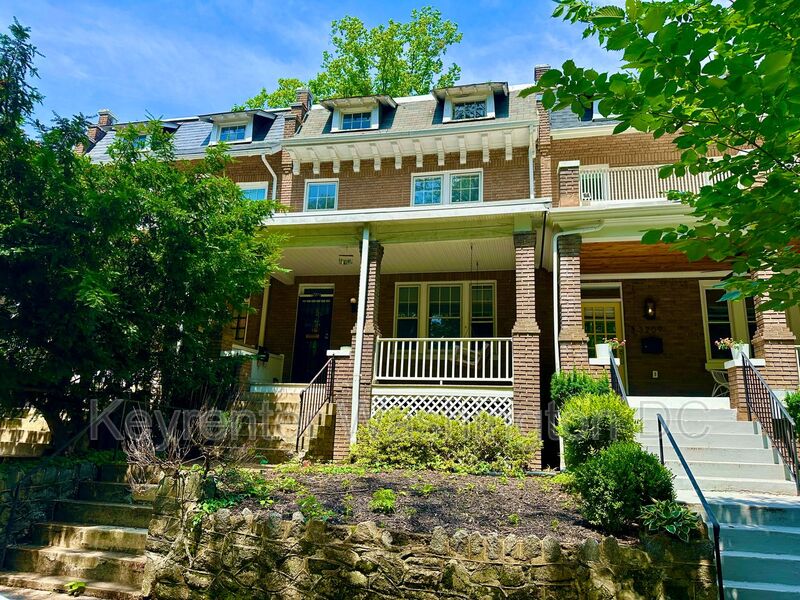 Washington House: 3211 Adams Mill Rd