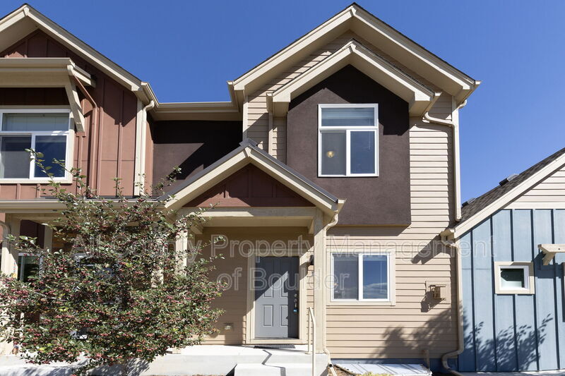 Longmont Townhome: 1240 Wren Court