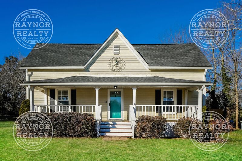 Youngsville House: 122 W Persimmon St