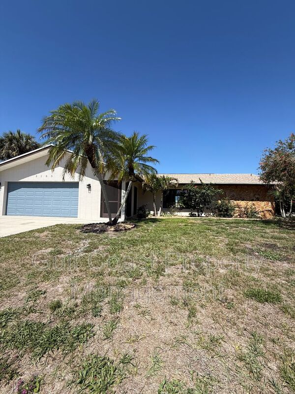 Port Charlotte House: 3185 Clifford Street