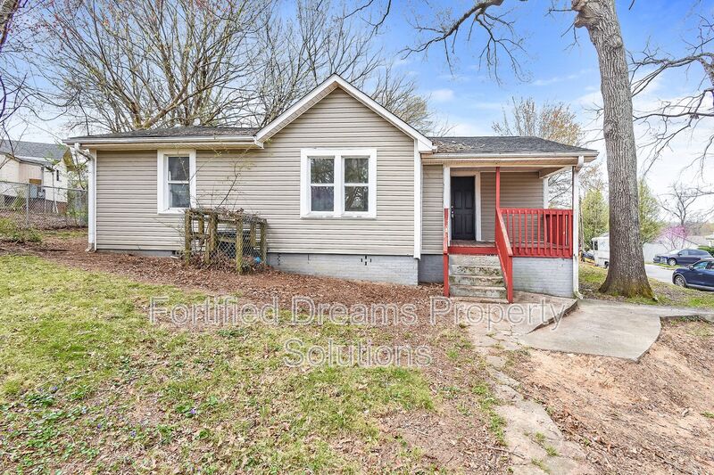 Winston-Salem House: 2240 Flag Street