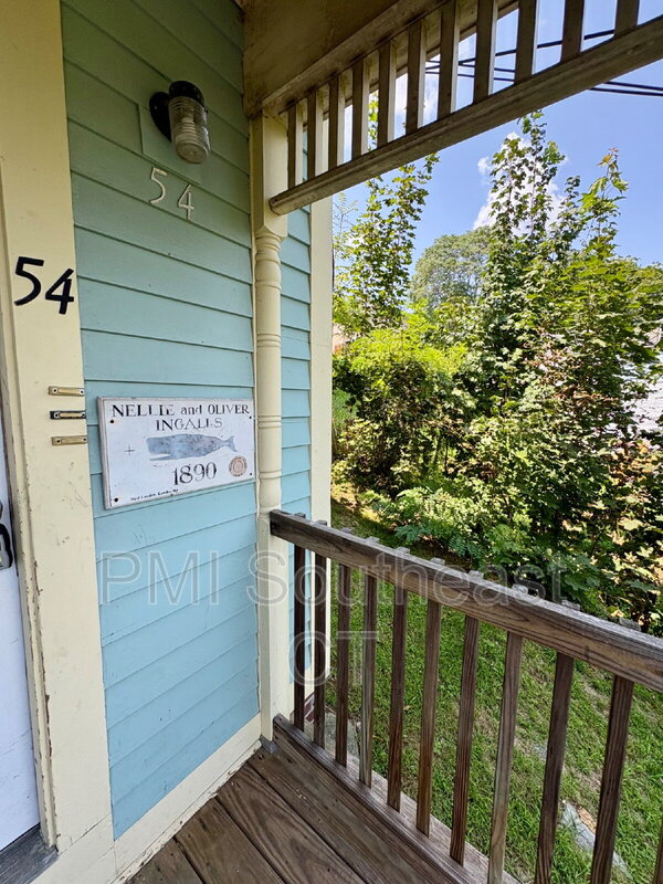 New London Condo: 54 Hempstead Street