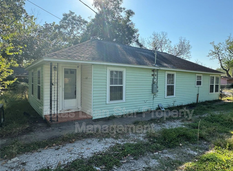Angleton House: 512 Rice St - For Sale
