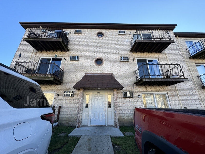 Arlington Heights Condo: 2407 Randall Lane # 3B