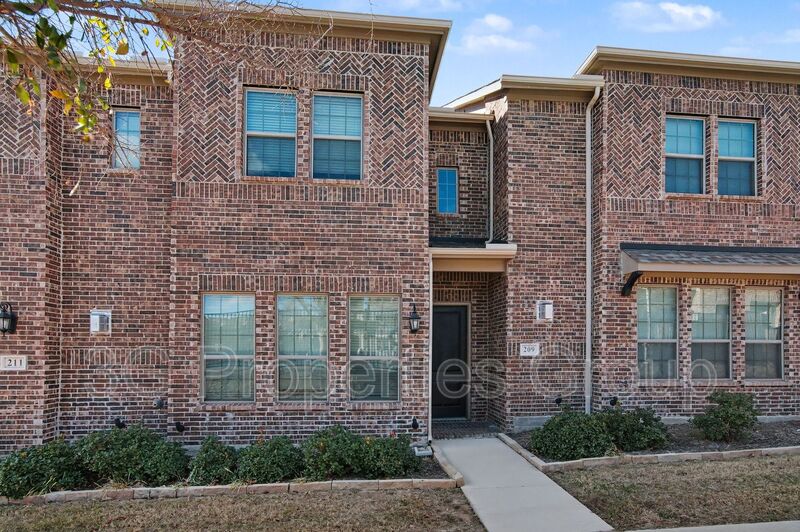 Euless House: 209 Suma Dr.