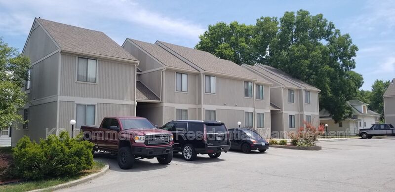 Smithville Condo: 211 W. Main Street