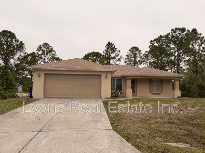 Lehigh Acres House: 208 Homewood Ave