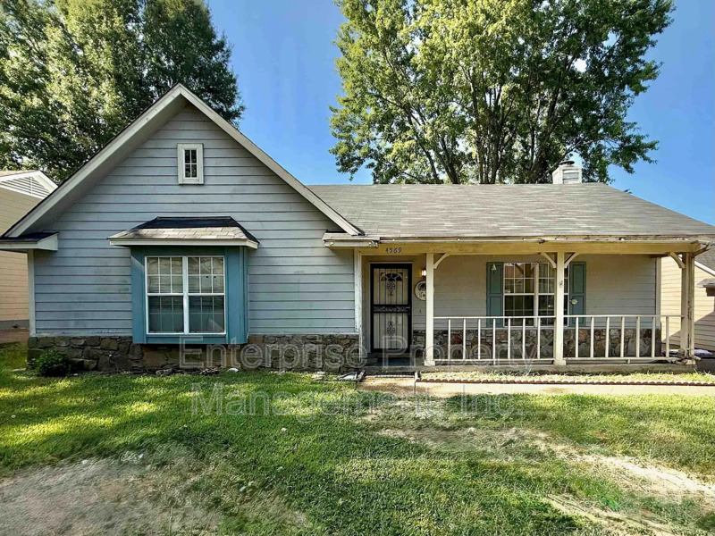 Millington House: 4569 Columbia Woods Ln