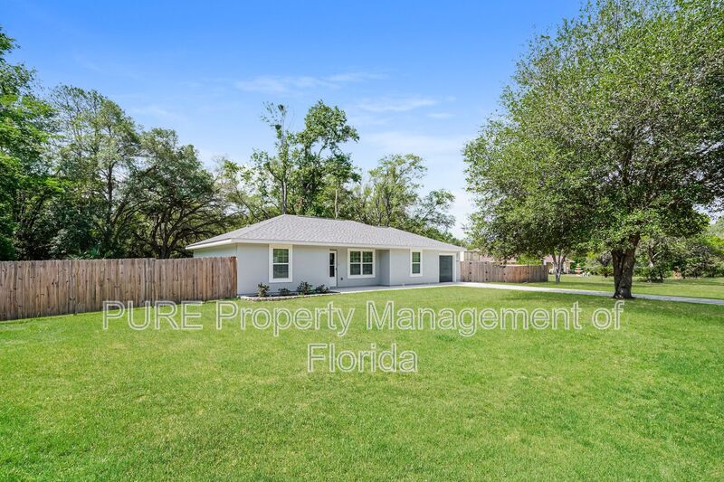 Dunnellon House: 20024 SW Beach Blvd