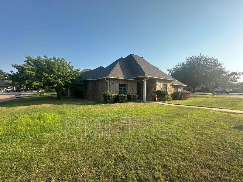 Longview House: 2 Baylee Drive