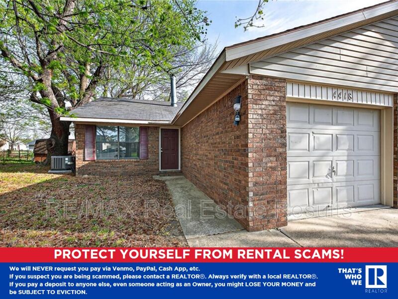 Fayetteville House: 4418 W Acoma St