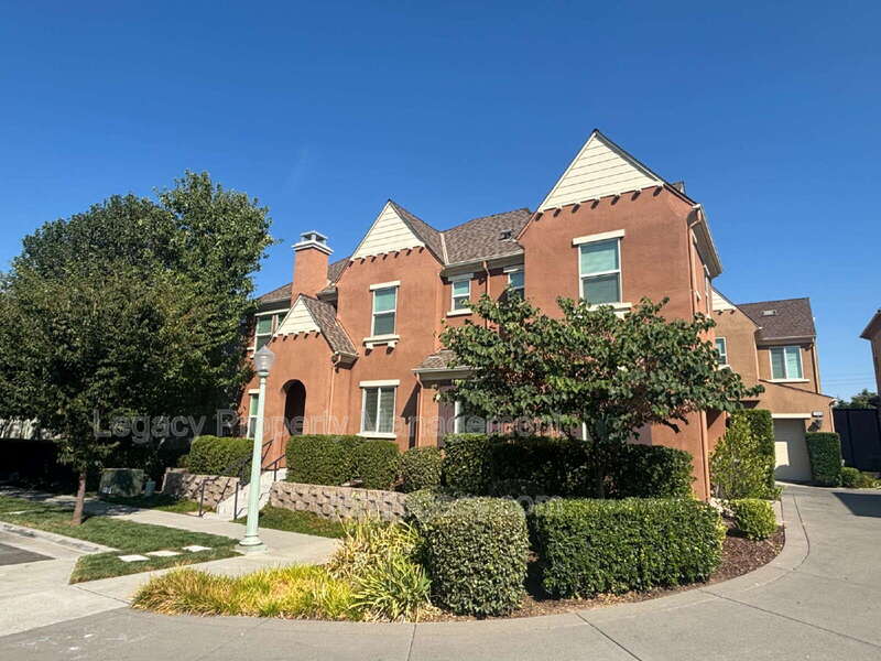 Sacramento House: 3568 Troy Dalton St
