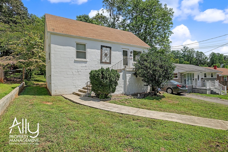 Charlottesville House: 2550 Woodland Drive