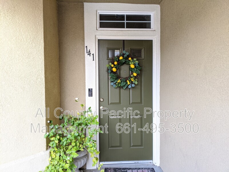 Canyon Country Townhome: 17991 Lost Canyon Rd