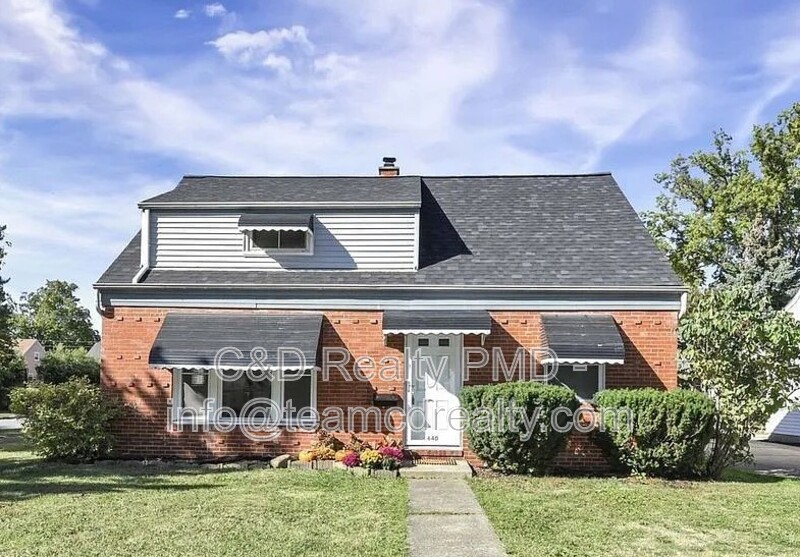 Euclid House: 640 E 261st St, Euclid OH 44132