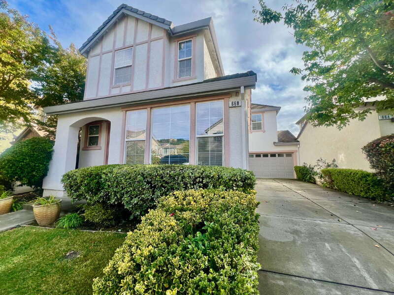 Fairfield House: 668 Granite Ln