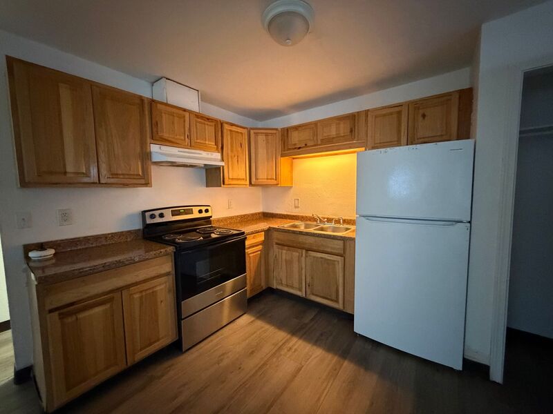 Anchorage House: 138 N Klevin St