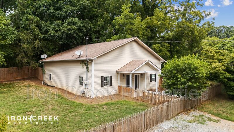Asheville House: 160 State Street