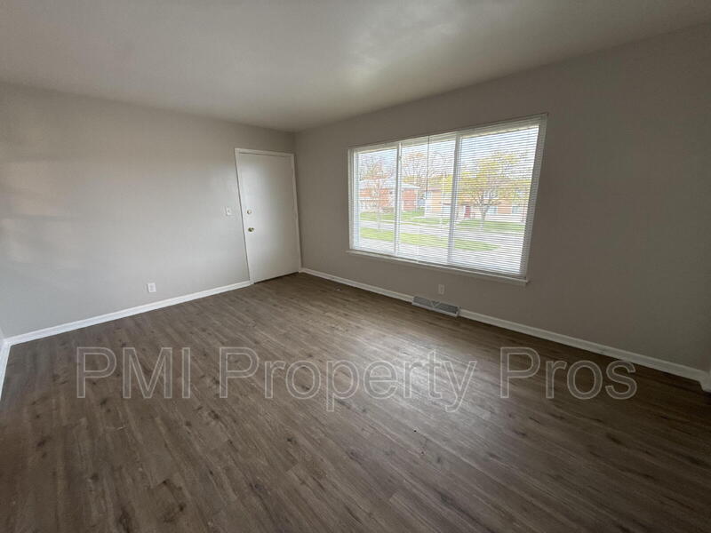 Milwaukee Condo: 7701 West Hampton Avenue