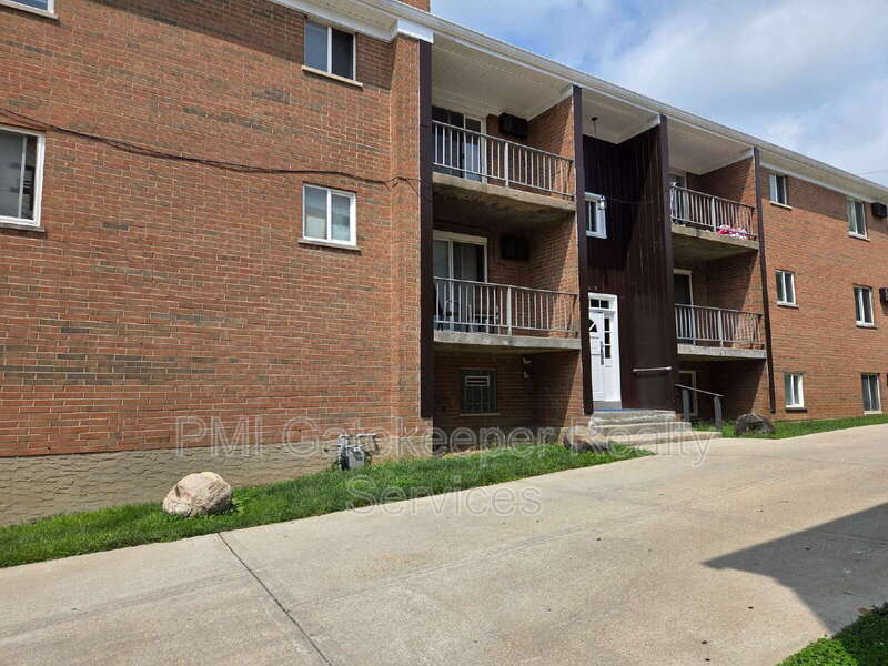 Cincinnati Condo: 2459 Montana Avenue