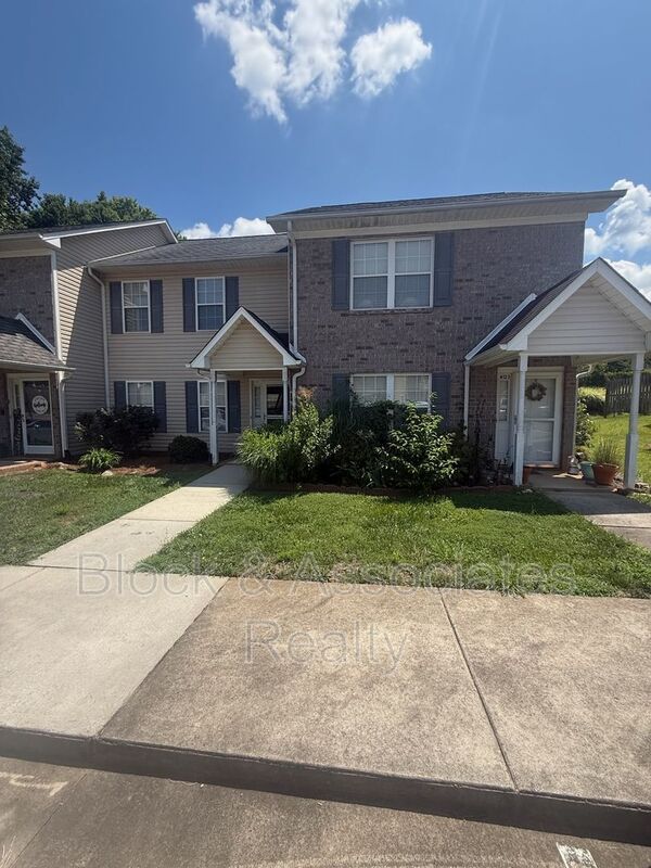 Randleman House: 4121 Bentley Dr