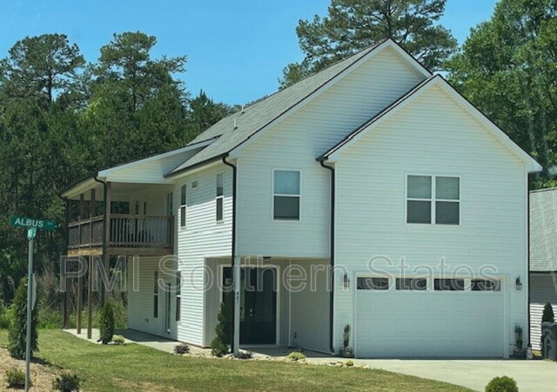 Travelers Rest House: 401 Albus Drive