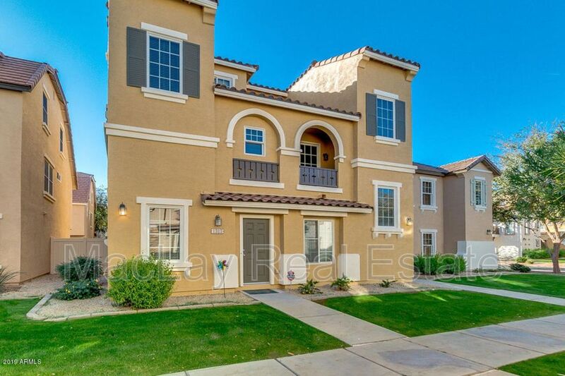 Gilbert Townhome: 1313 S Owl Dr