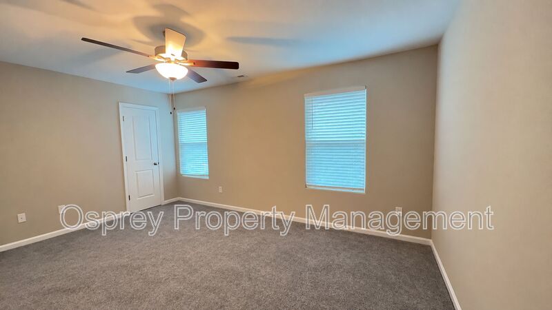 Spacious 4-Bedroom Norfolk Home with 2-Car Garage & Flexible Bonus Space - Photo 12