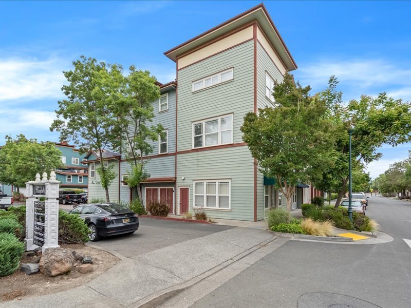 Windsor Condo: 125 Johnson street