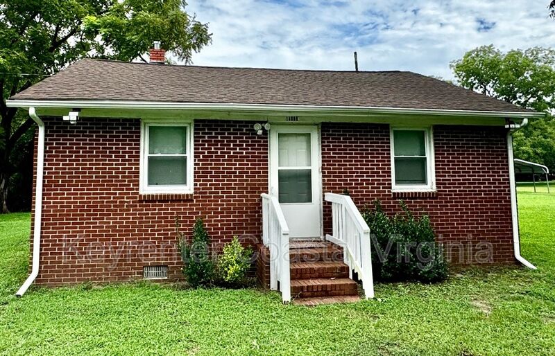 Smithfield House: 14089 Alvins Dr.