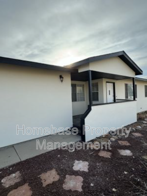 Farmington House: 1901 Ranch Drive
