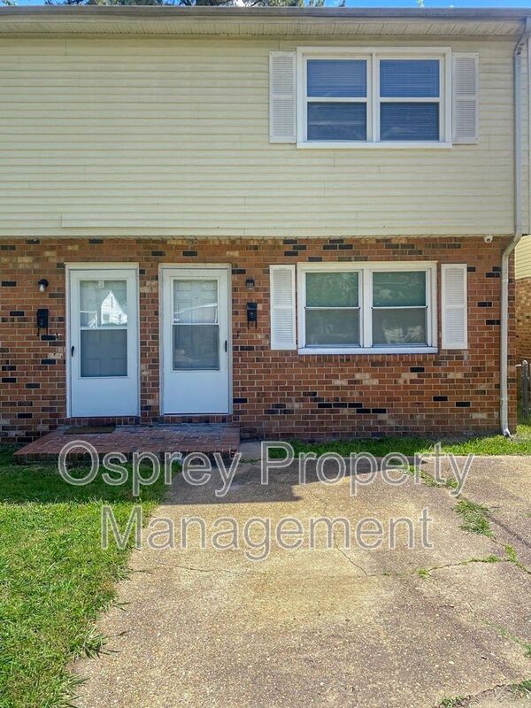 Convenient 2BR Duplex Near Norfolk Naval Base "ASK ABOUT OUR ZERO DEPOSIT" - Photo 1