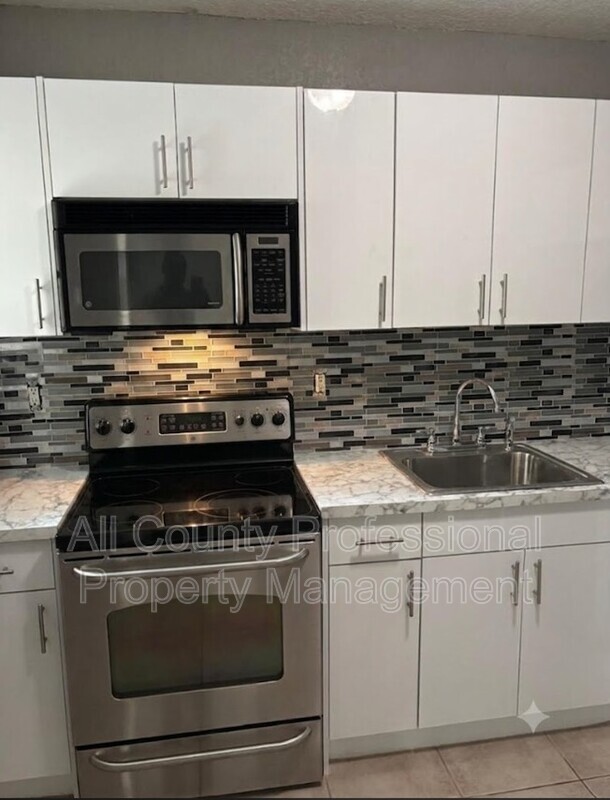 Hallandale Beach Condo: 407 SE 3rd Ave.