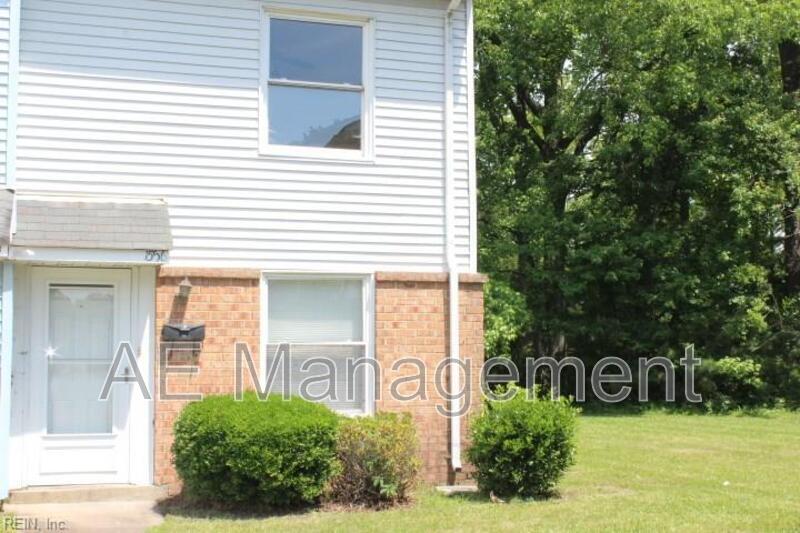 Portsmouth Townhome: 1556 Darren Cir