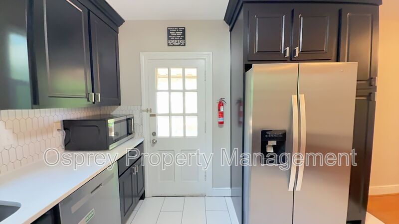 Charming 2BR with Sunroom, Hardwood Floors & Lawn Care Included - Photo 7