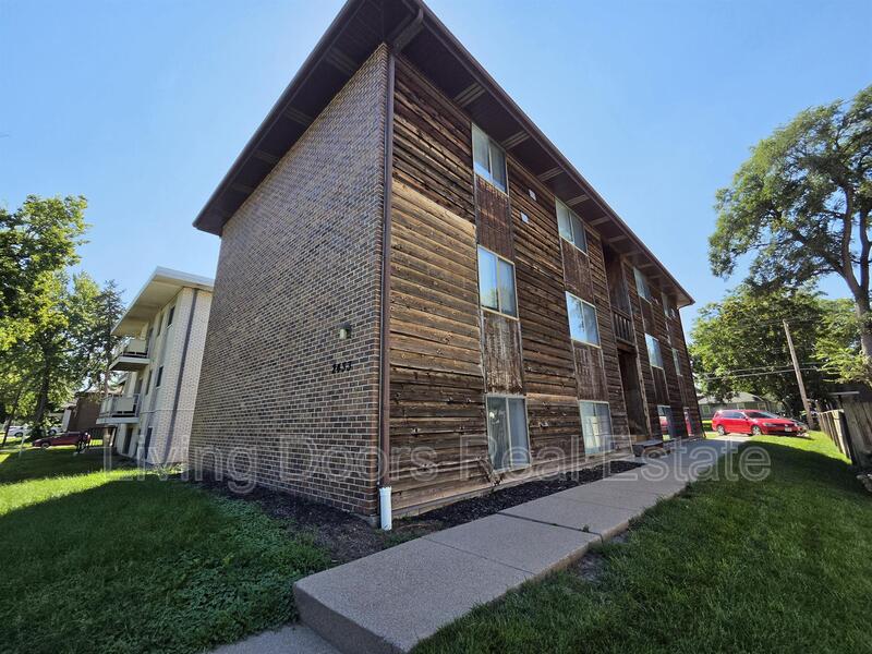 Lincoln Condo: 2433 E St #3
