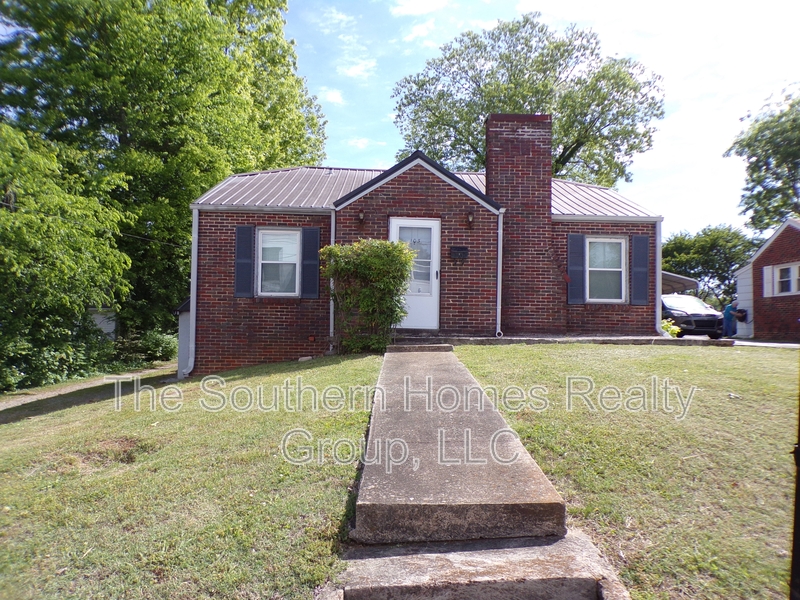 Athens House: 103 McMinn Avenue