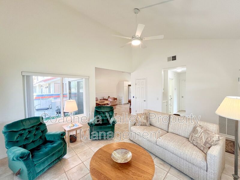 Palm Springs Condo: 2010 Lawrence Crossley Rd