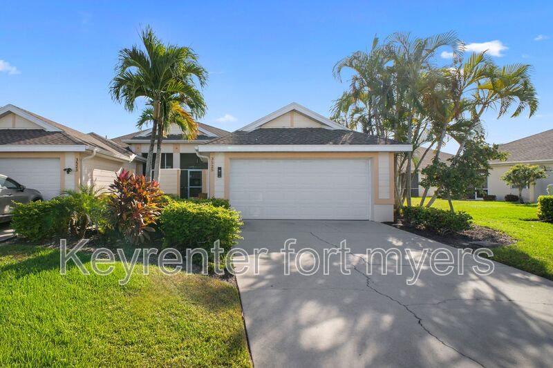Fort Myers House: 3525 Arclight Cr
