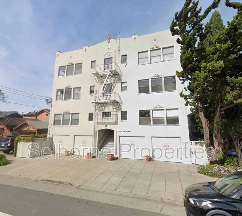 Oakland House: 5339 Broadway