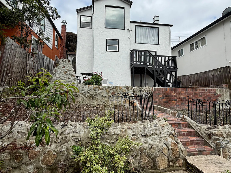 Albany Condo: 716 Gateview Ave