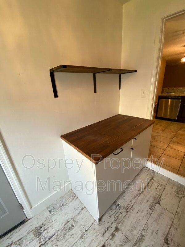 Charming 3-Bedroom Ranch !!