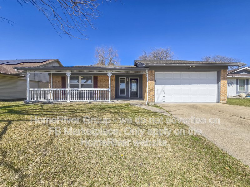Grand Prairie House: 606 E Springdale Ln