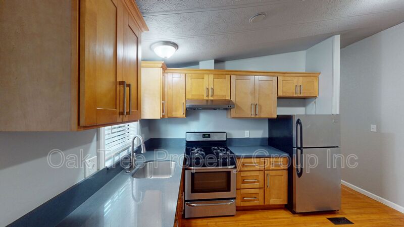 Oakland House: 2219 23rd Avenue