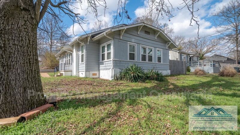 Florence House: 901 Hermitage Drive