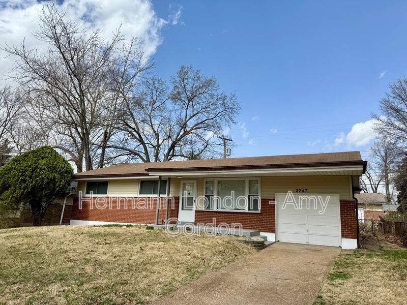 St. Louis House: 2247 Lovett Dr.